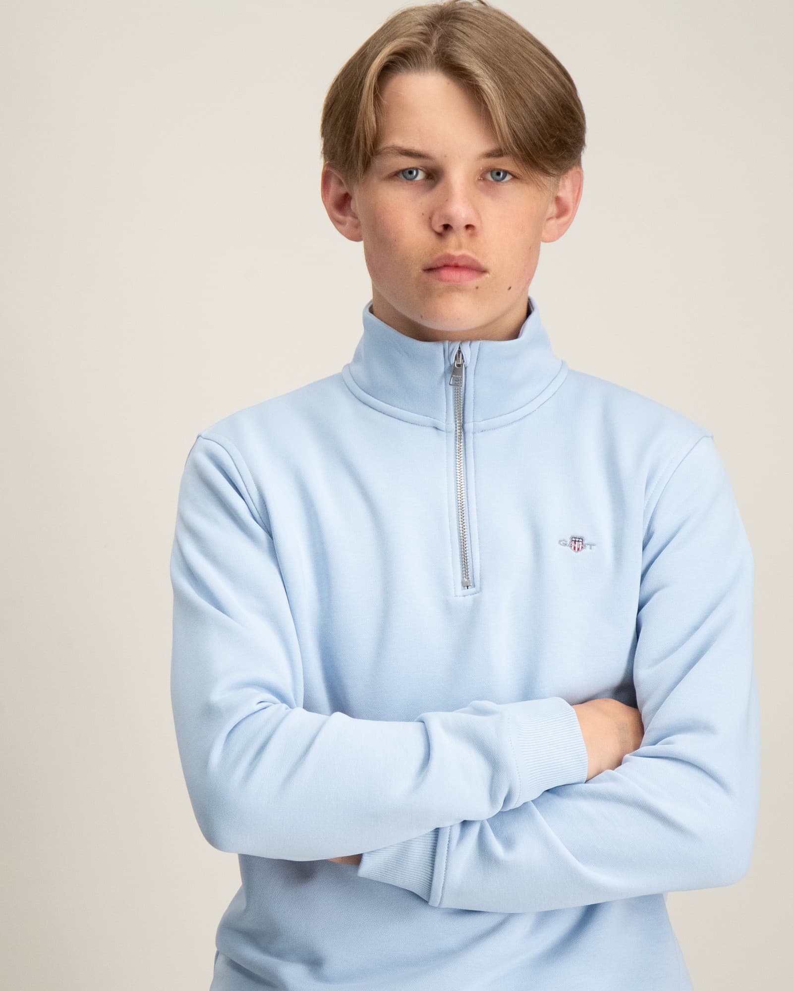 SHIELD HALF ZIP SWEATSHIRT