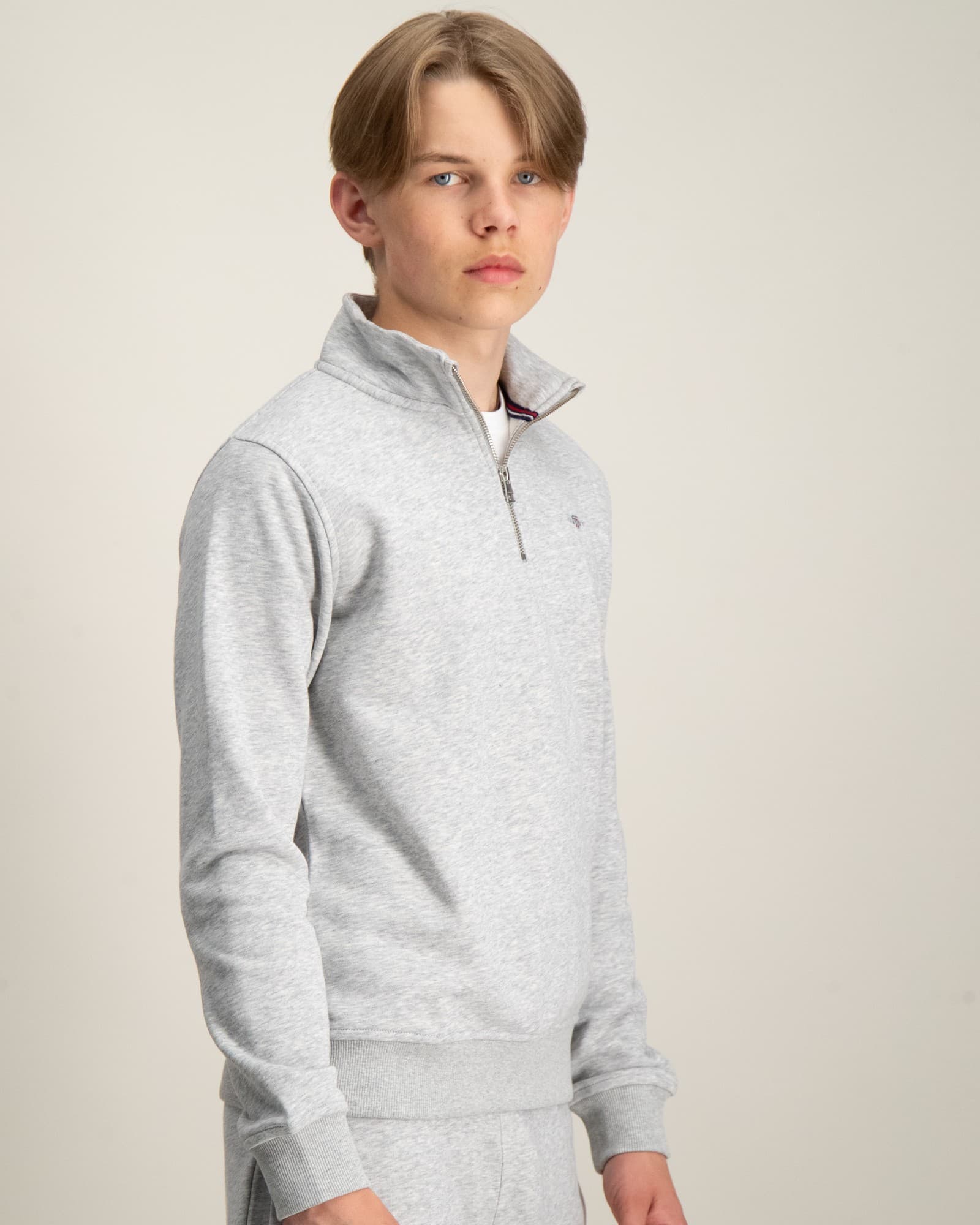 SHIELD HALF ZIP SWEATSHIRT