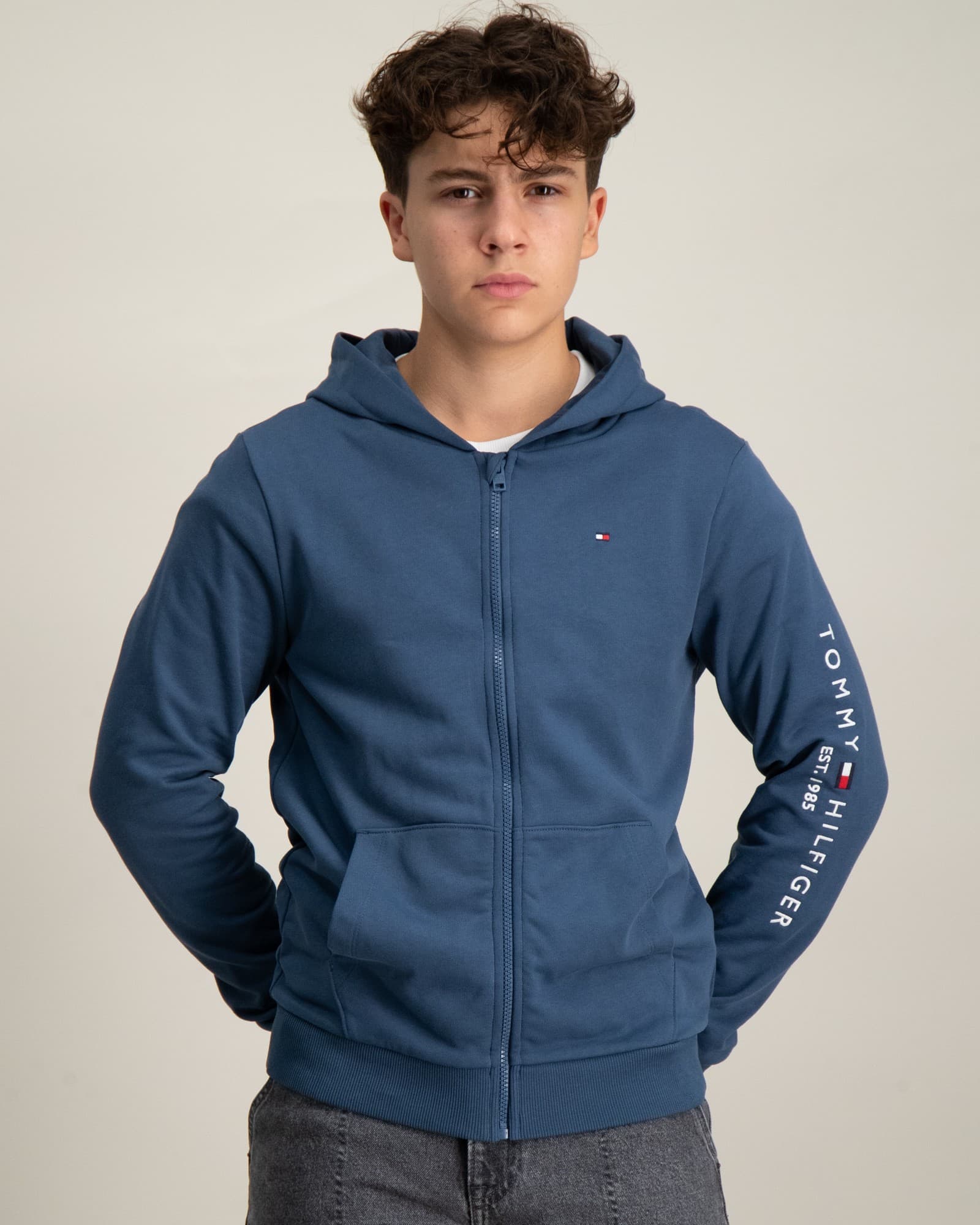 U ESSENTIAL ZIPTHROUGH HOODIE