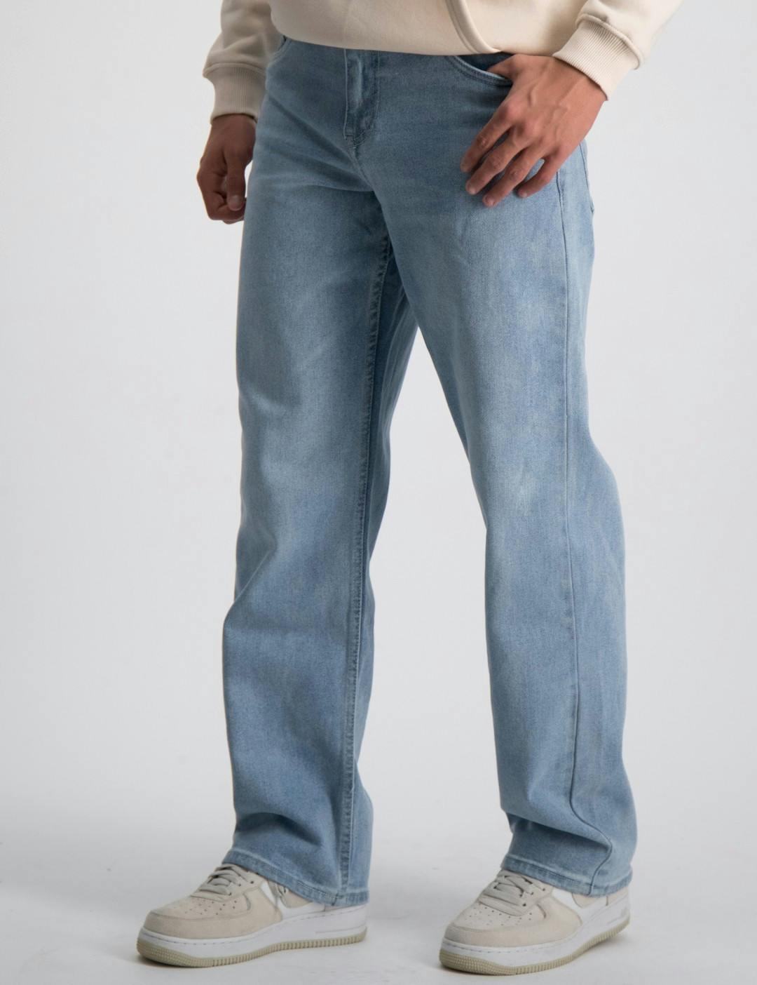STAY LOOSE FIT JEANS